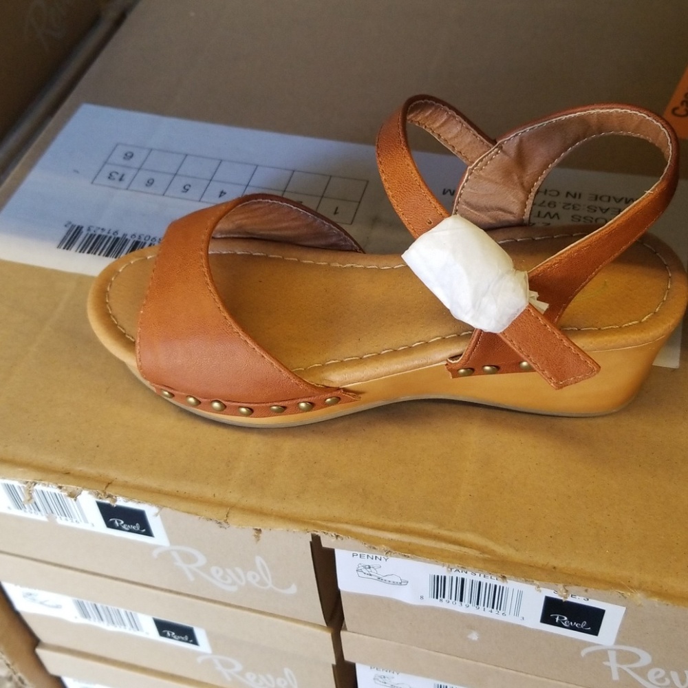 Shoes - Picture 3 of 4